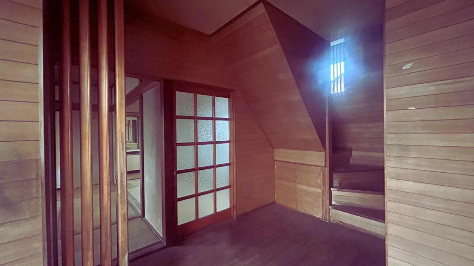 物件内観・階段